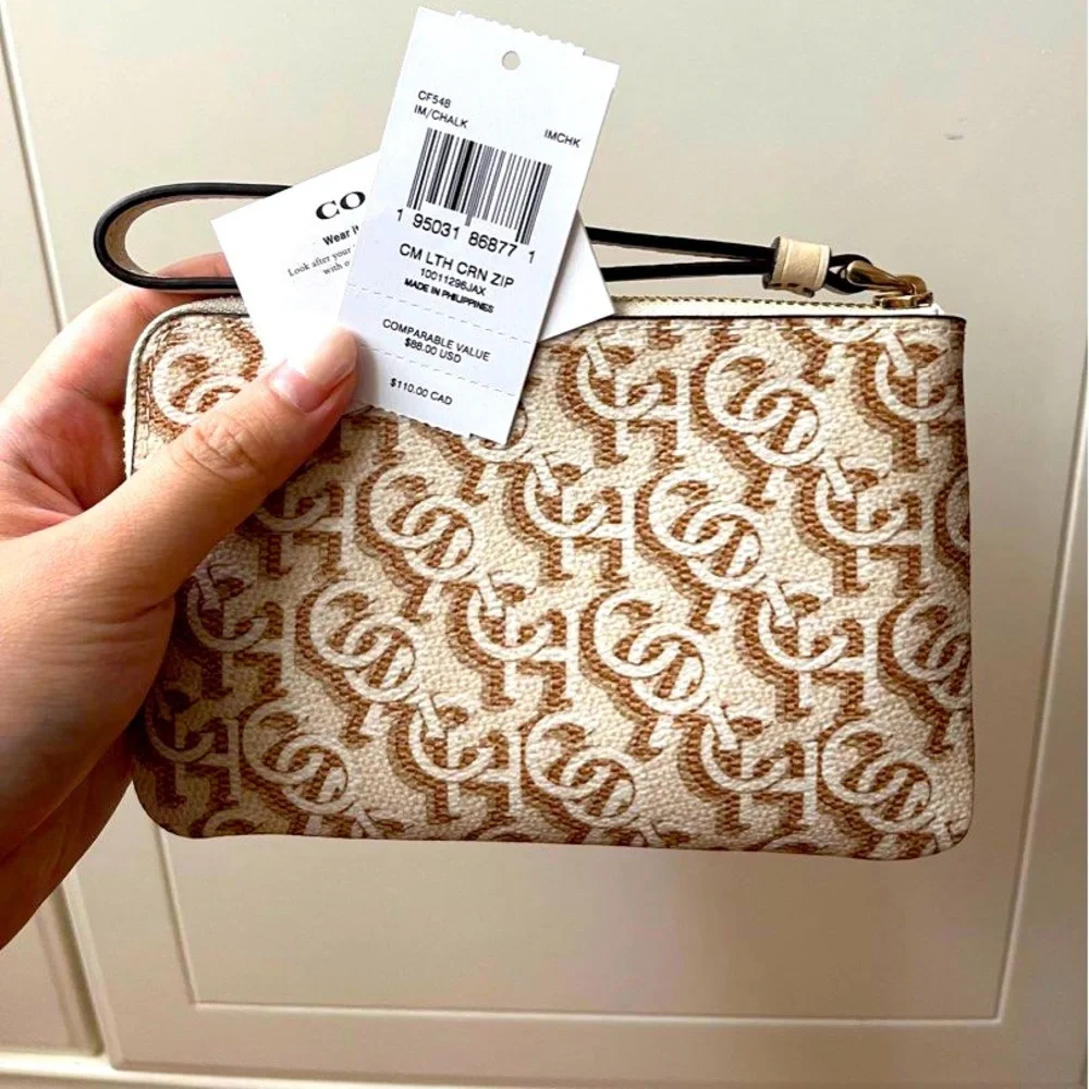 New! Coach Zip Wristlet With Coach Monogram